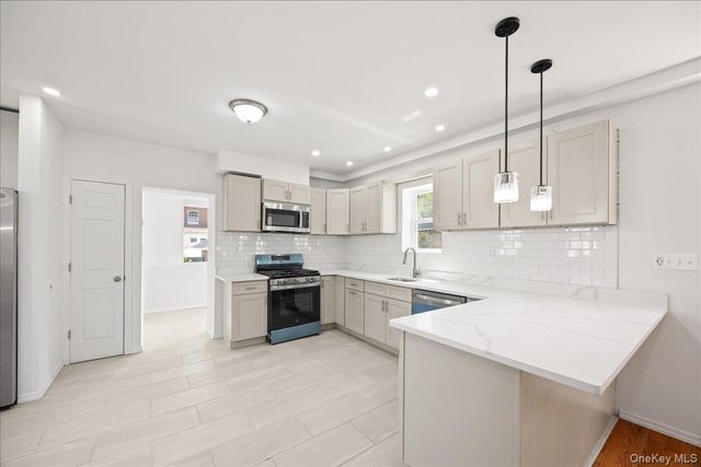 4084 Seton Avenue, Bronx, NY 10466