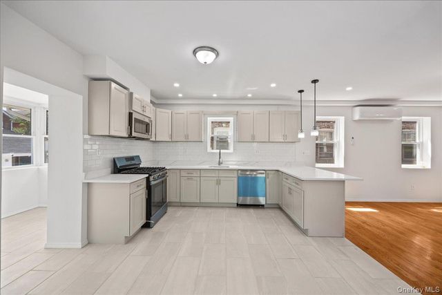 4084 Seton Avenue, Bronx, NY 10466