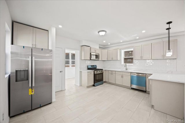 4084 Seton Avenue, Bronx, NY 10466