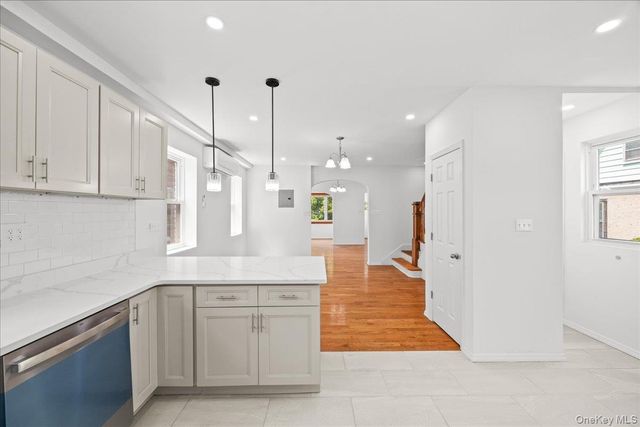 4084 Seton Avenue, Bronx, NY 10466