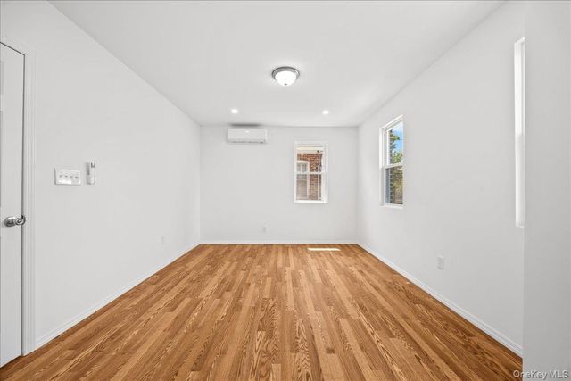 4084 Seton Avenue, Bronx, NY 10466