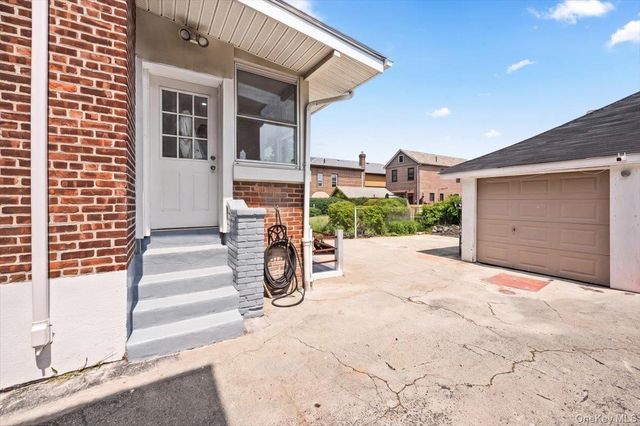 4084 Seton Avenue, Bronx, NY 10466