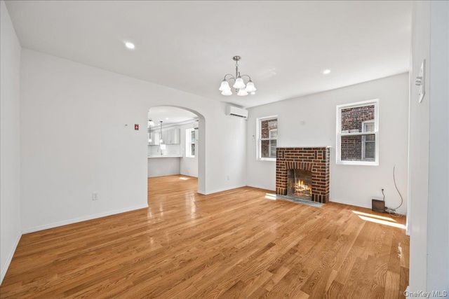 4084 Seton Avenue, Bronx, NY 10466
