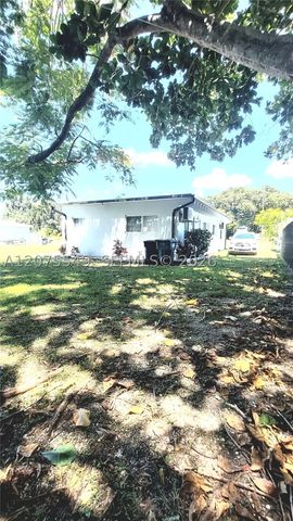 21910 SW 118th Ct 2, Miami, FL 33170