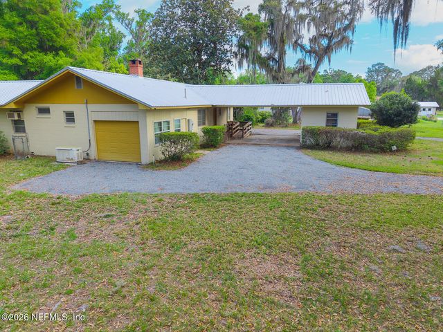 202 SAINT JOHNS Drive, Palatka, FL 32177