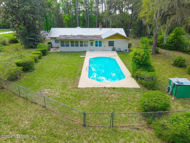 202 SAINT JOHNS Drive, Palatka, FL 32177