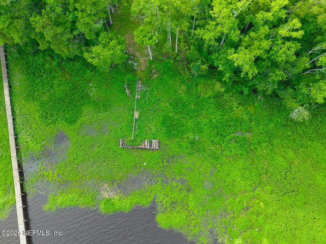 202 SAINT JOHNS Drive, Palatka, FL 32177