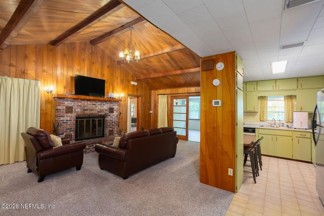 202 SAINT JOHNS Drive, Palatka, FL 32177