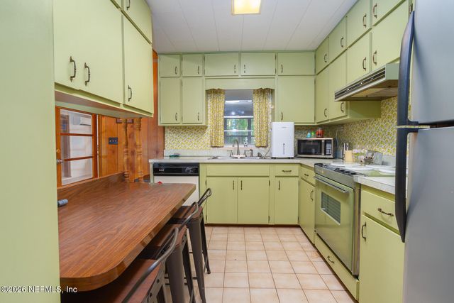 202 SAINT JOHNS Drive, Palatka, FL 32177