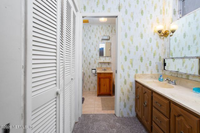 202 SAINT JOHNS Drive, Palatka, FL 32177