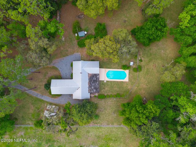202 SAINT JOHNS Drive, Palatka, FL 32177