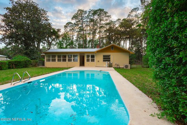 202 SAINT JOHNS Drive, Palatka, FL 32177