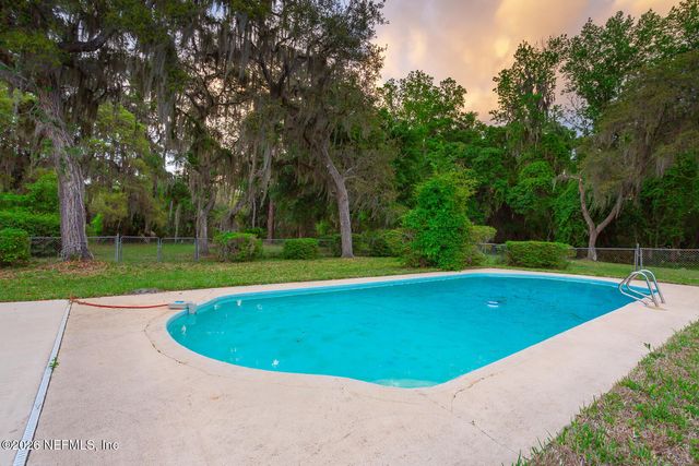 202 SAINT JOHNS Drive, Palatka, FL 32177