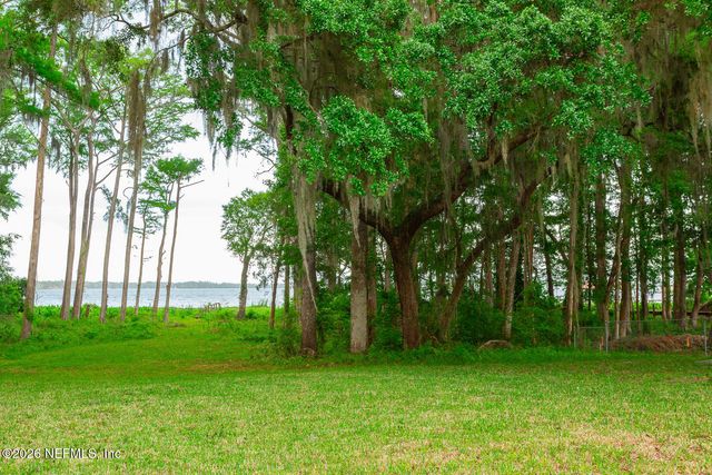 202 SAINT JOHNS Drive, Palatka, FL 32177