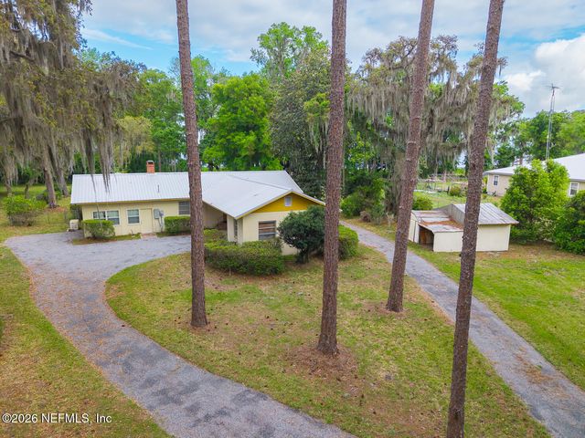 202 SAINT JOHNS Drive, Palatka, FL 32177