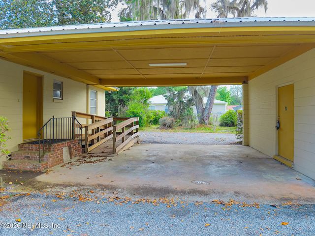202 SAINT JOHNS Drive, Palatka, FL 32177
