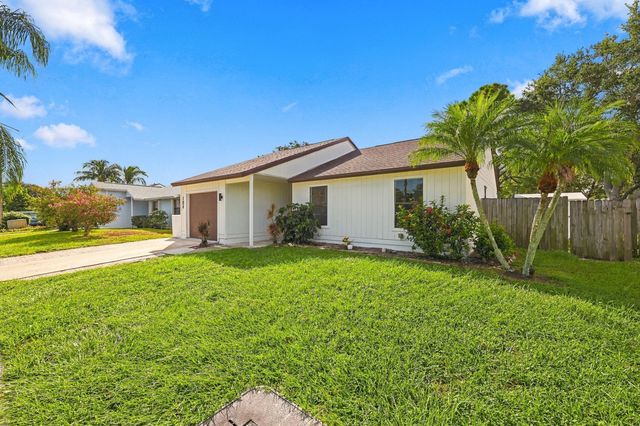 184 GREENTREE Circle, Jupiter, FL 33458