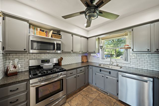 105 N Park Avenue, Geneseo, IL 61254