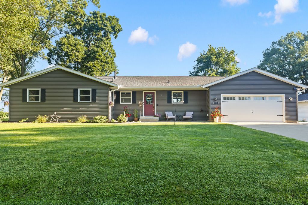 105 N Park Avenue, Geneseo, IL 61254