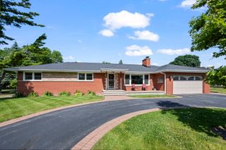 4 Garden Court, Prospect Heights, IL 60070
