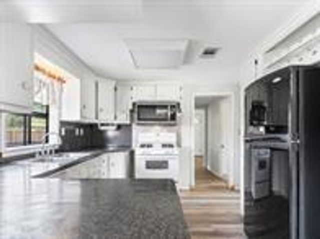 3320 Brooks Avenue, Bay City, TX 77414