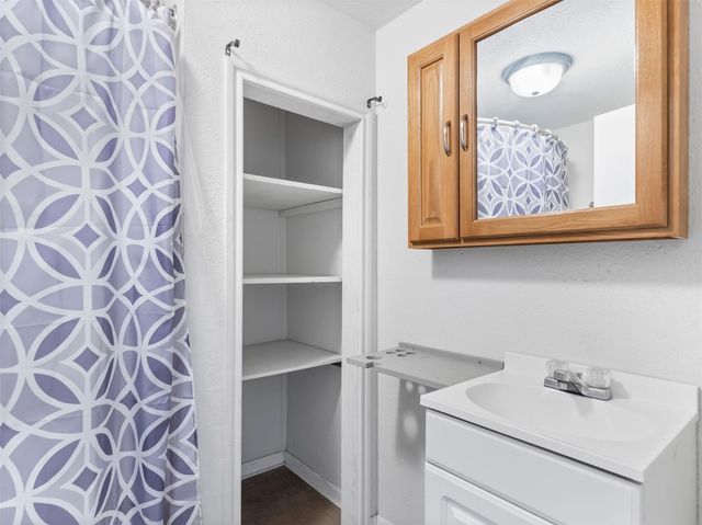 3320 Brooks Avenue, Bay City, TX 77414