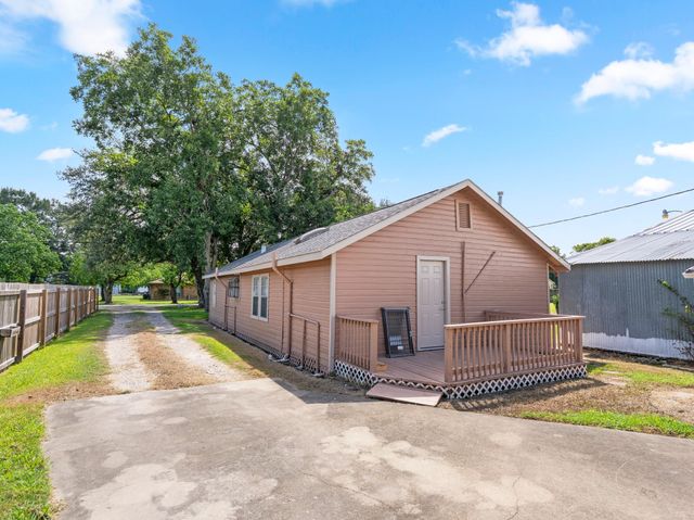 3320 Brooks Avenue, Bay City, TX 77414
