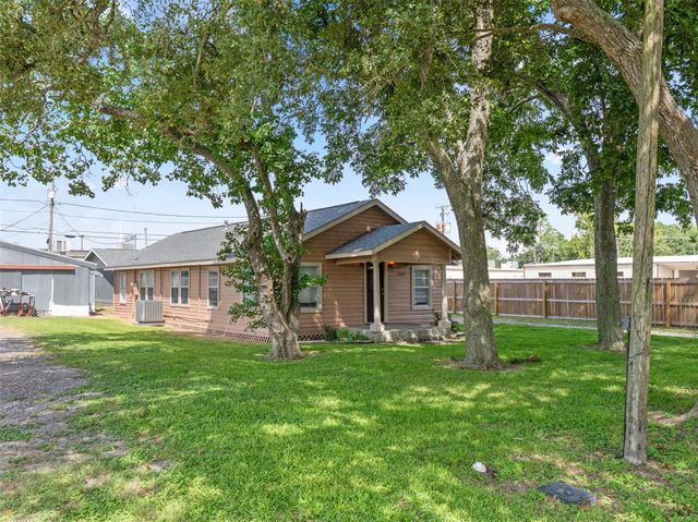 3320 Brooks Avenue, Bay City, TX 77414