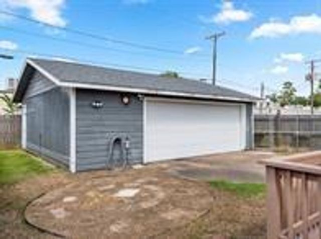 3320 Brooks Avenue, Bay City, TX 77414