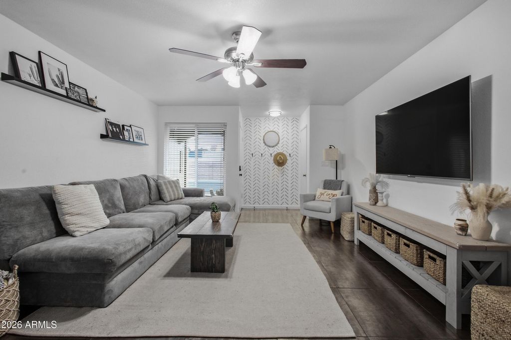 9425 N 63RD Drive, Glendale, AZ 85302 — photo 4