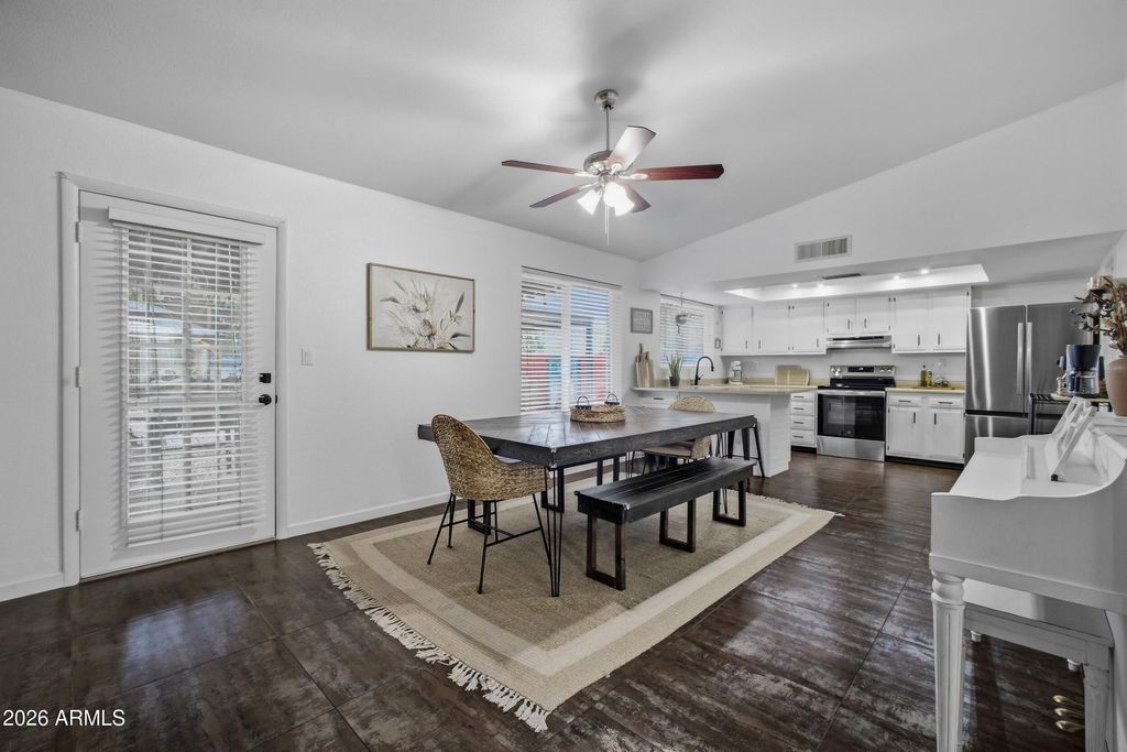 9425 N 63RD Drive, Glendale, AZ 85302 — photo 5