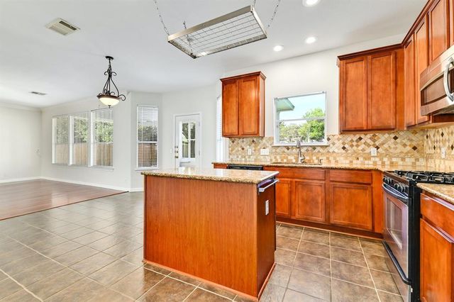20308 Farm Pond LN, Pflugerville, TX 78660