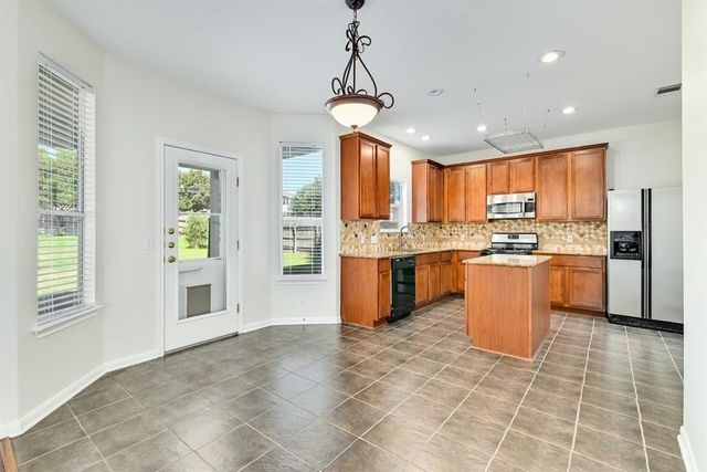 20308 Farm Pond LN, Pflugerville, TX 78660
