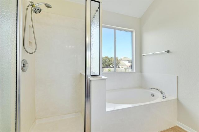 20308 Farm Pond LN, Pflugerville, TX 78660