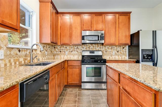 20308 Farm Pond LN, Pflugerville, TX 78660