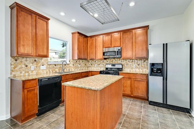 20308 Farm Pond LN, Pflugerville, TX 78660