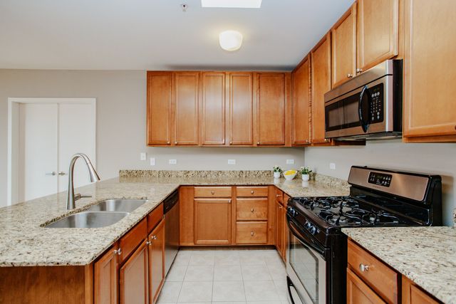 7757 Van Buren Street 511, Forest Park, IL 60130