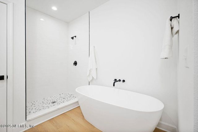 251 SWAN LAKE Drive, Melrose, FL 32666