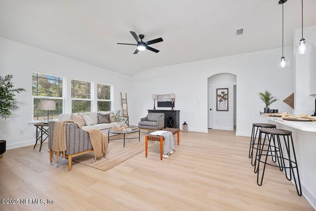 251 SWAN LAKE Drive, Melrose, FL 32666