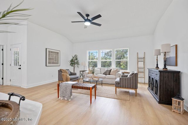 251 SWAN LAKE Drive, Melrose, FL 32666