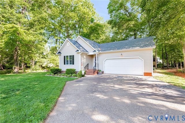 304 Berkley Woods Dr, Ashland, VA 23005