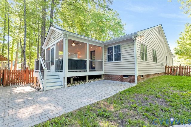 304 Berkley Woods Dr, Ashland, VA 23005