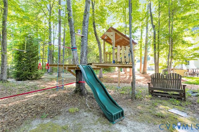 304 Berkley Woods Dr, Ashland, VA 23005