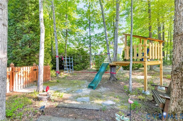 304 Berkley Woods Dr, Ashland, VA 23005