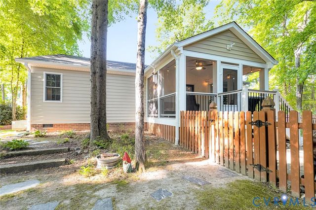 304 Berkley Woods Dr, Ashland, VA 23005