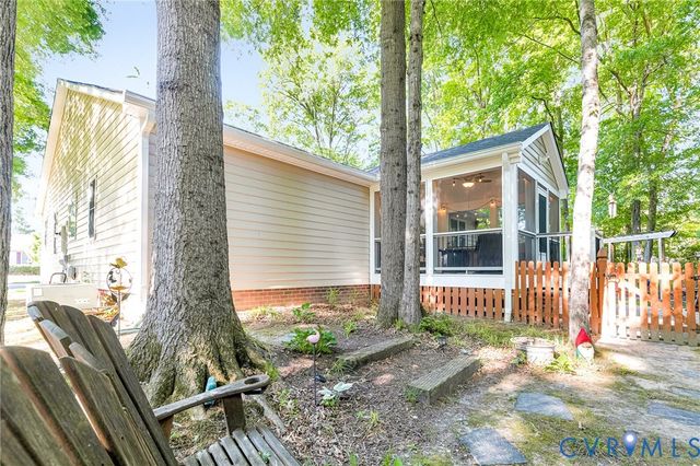 304 Berkley Woods Dr, Ashland, VA 23005