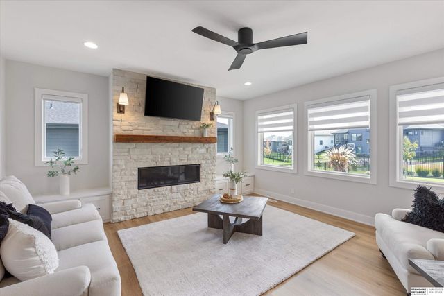 20545 Hartman Avenue, Elkhorn, NE 68022