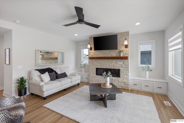 20545 Hartman Avenue, Elkhorn, NE 68022