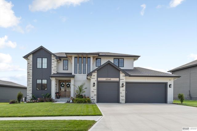 20545 Hartman Avenue, Elkhorn, NE 68022