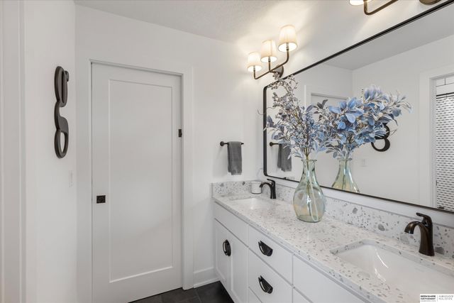 20545 Hartman Avenue, Elkhorn, NE 68022